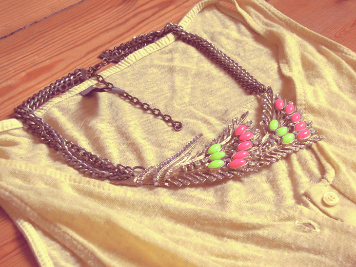 debardeur_nafnaf_collier_zara