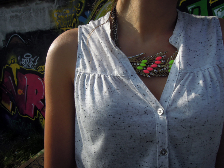 7_collier_neon_shourouk_zara