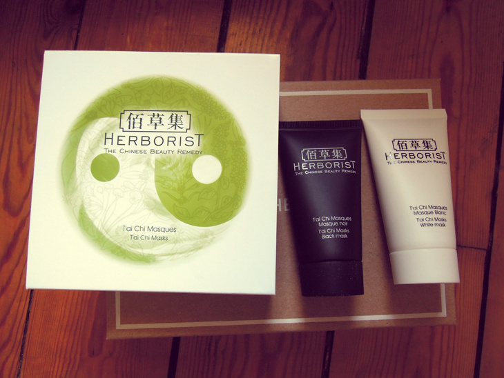 thai_chi_masque_herborist_noir_blanc