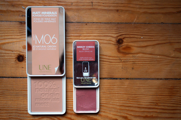 2_fond_teint_poudre_minerales_mat_blush_grand_air_une_beauty