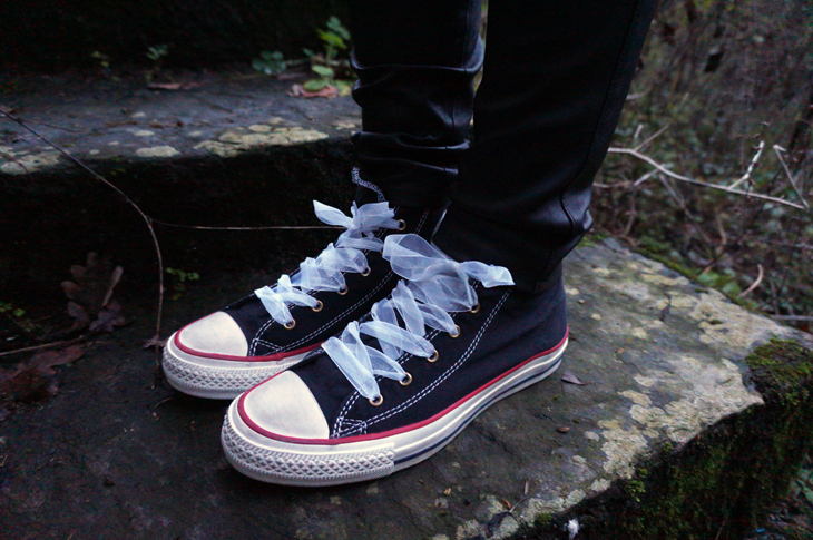 5_look_blog_mode_converse_noires_lacets_rubans_tulle