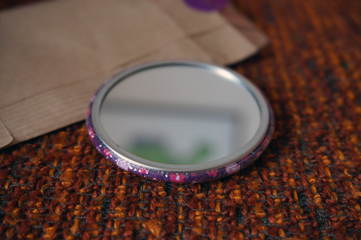 6_mademoiselle_box_fevrier_pretty_purple_miroir_poche