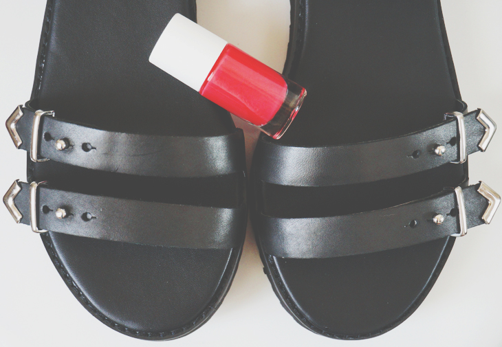 10_sandales_shellys_london_vernis_nailomatic