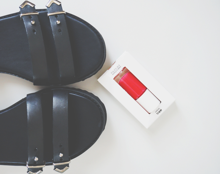 1_sandales_shellys_london_vernis_nailomatic