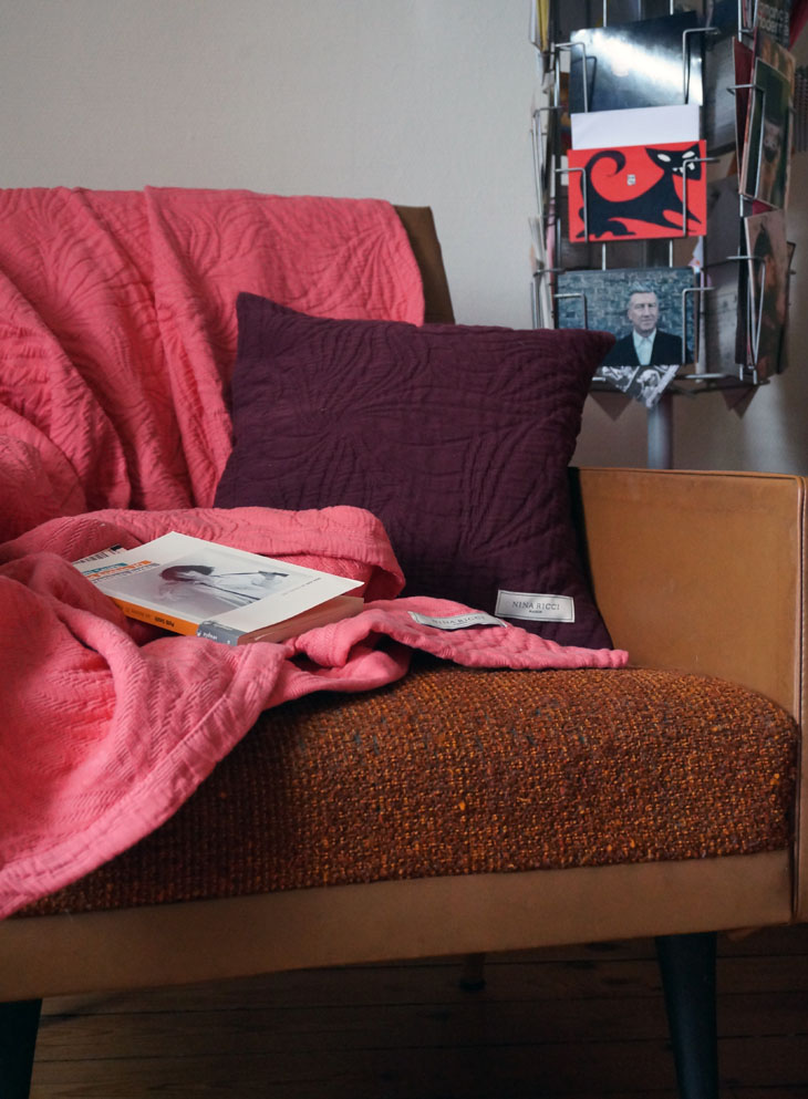 1_deco_salon_vintage_nina_ricci_maison_plaid_courtepointe_rose_housse_coussin_stella