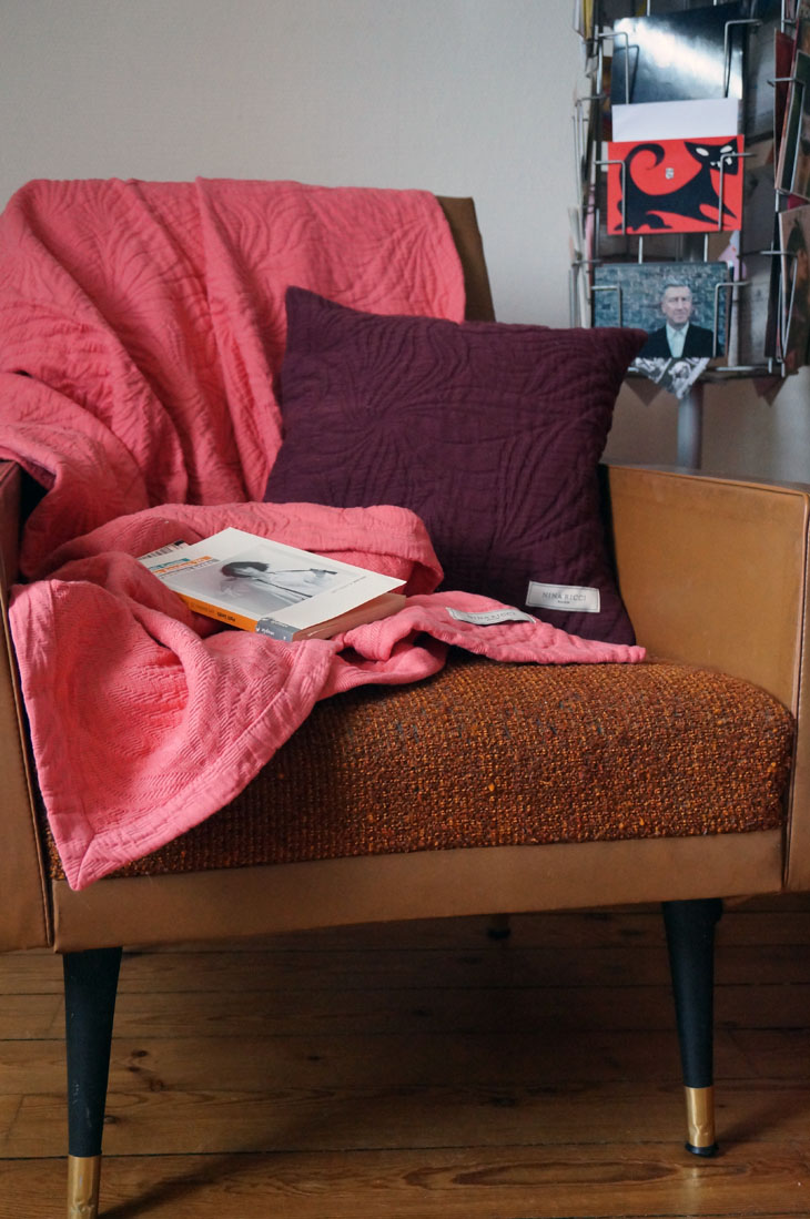 4_deco_salon_vintage_nina_ricci_maison_plaid_courtepointe_rose_housse_coussin_stella