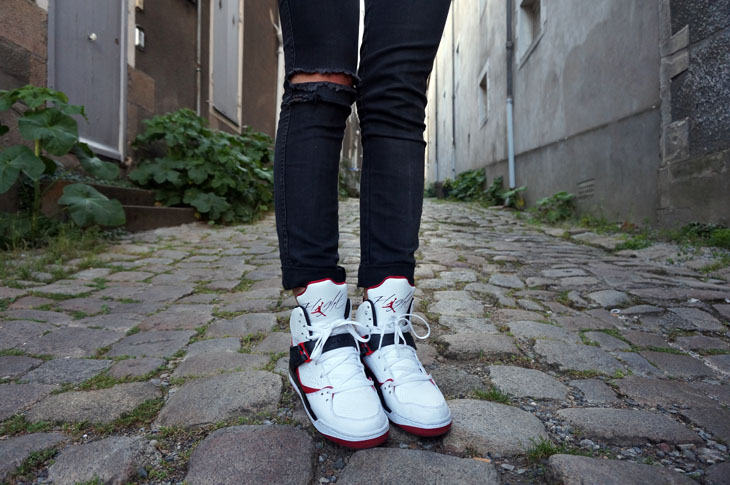 7_look_blog_mode_t_shirt_wooop_douglas_hale_blazer_blanc_kookai_baskets_nike_air_jordan