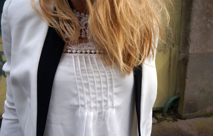 8_look_blog_mode_jean_flare_vanessa_bruno_laredoute_superstar_adidas_blazer_blanc_kookai