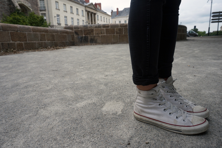 7_look_blog_mode_robe_dentelle_6ks_jean_slim_destroy_hm_converse