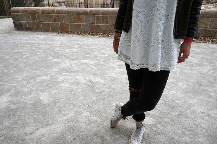 9_look_blog_mode_robe_dentelle_6ks_jean_slim_destroy_hm_converse