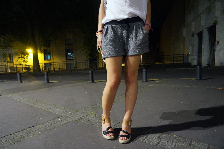 2_look_blog_mode_short_6KS_blouse_soie_kookai_sandales_les_tropeziennes