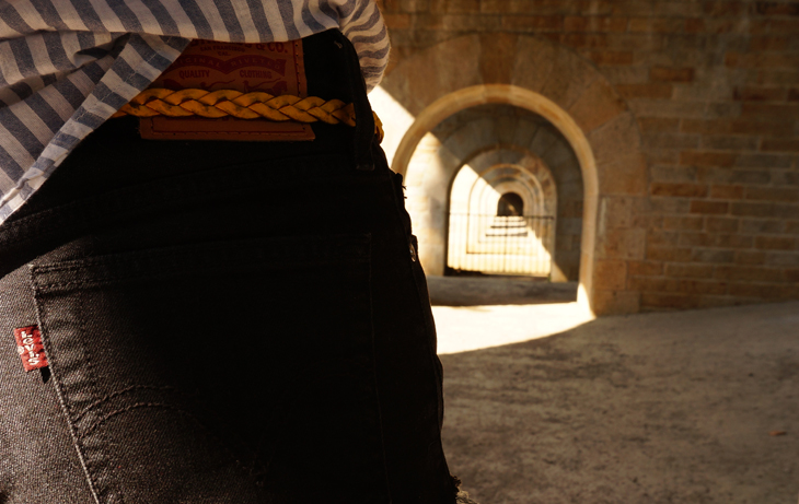 8_look_blog_mode_chemise_ltb_short_jean_levis_sandales_talons_cos