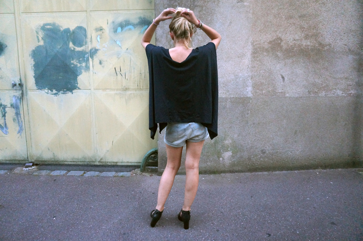 9_look_blog_mode_t_shirt_Kai_aakmann_short_jean_replay_talons_gemo