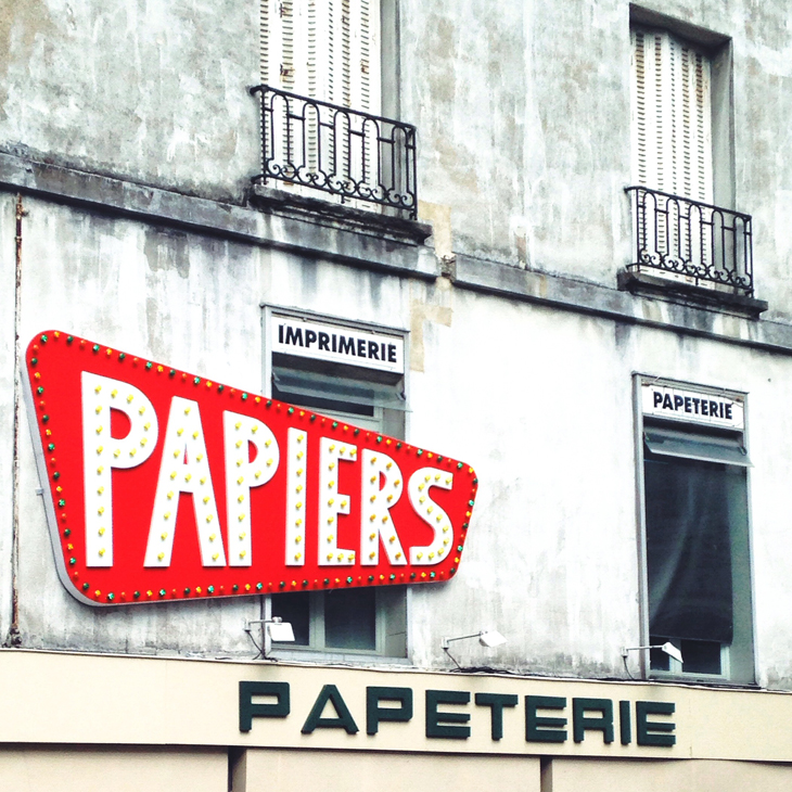 enseigne_papiers_radigois_voyage_a_nantes_viva_las_vegas