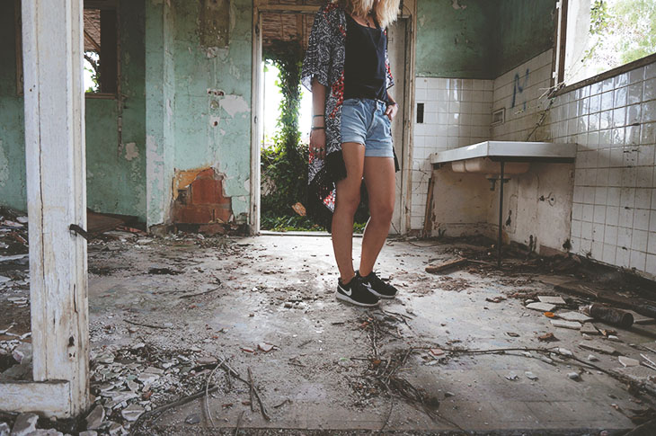 2_look_blog_mode_urbex_nantes_kimono_martofchina_top_dentelle_etam_short_levis_rosherun_nike