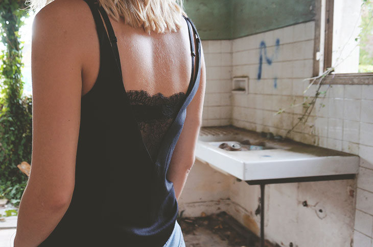 6_look_blog_mode_urbex_nantes_kimono_martofchina_top_dentelle_etam_short_levis_rosherun_nike