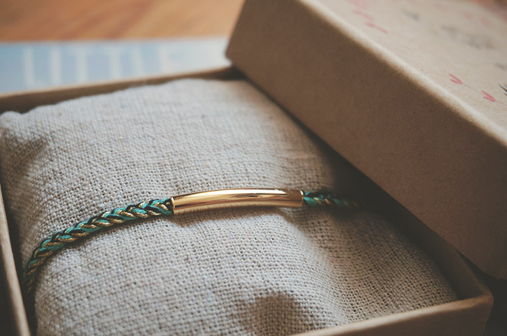 6_my_little_sunset_box_aout_2014_bracelet_medecine_douce