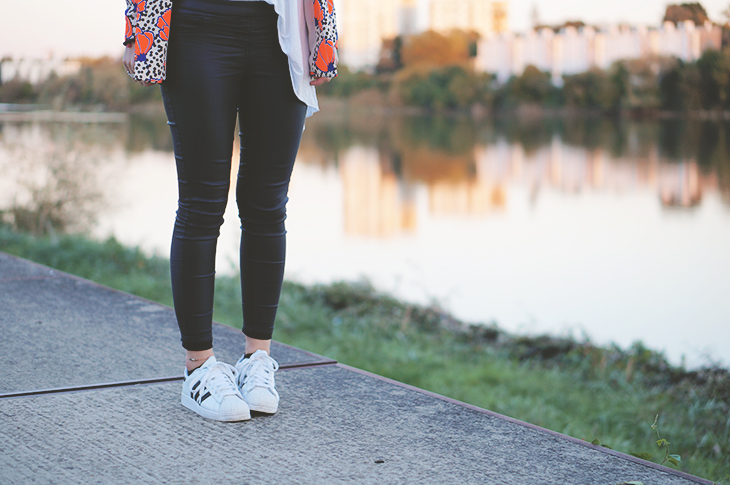 4_look_blog_mode_blazer_river_island_legging_simili_cuir_gemo_baskets_superstar_adidas
