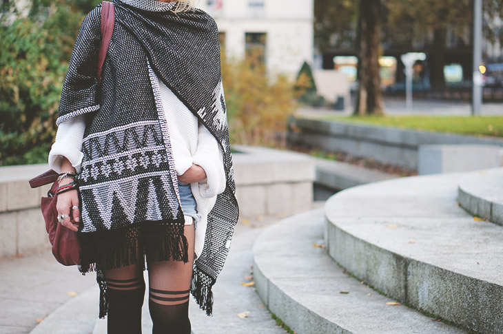7_look_blog_mode_poncho_new_look_collants_gambettes_box_short_levis_501_boots_coco_abricot