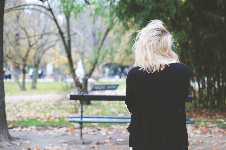 10_look_blog_mode_jardin_luxembourg_paris_gilet_kookai_pantalon_simili_cuir_zara