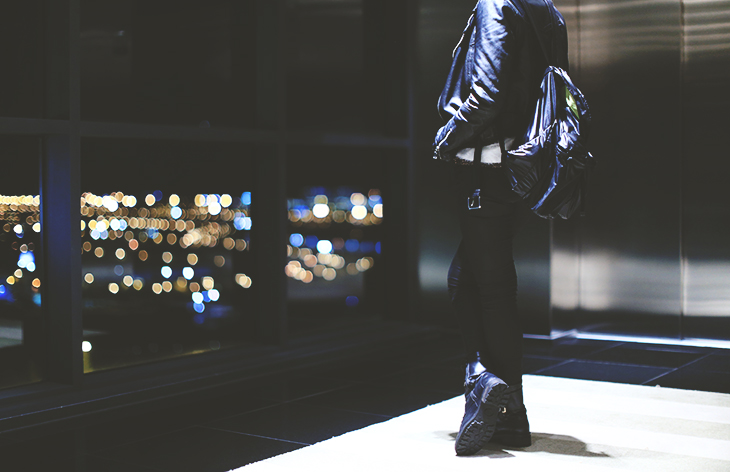 4_look_blog_mode_perfecto_cuir_vintage_pull_kiabi_pantalon_huile_zara_boots_motardes_jonak_sac_dos_nike_collier_baccarat