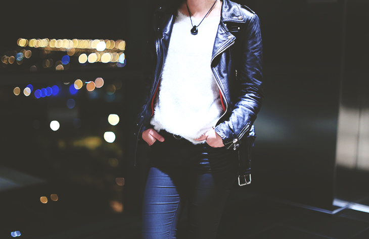 5_look_blog_mode_perfecto_cuir_vintage_pull_kiabi_pantalon_huile_zara_boots_motardes_jonak_sac_dos_nike_collier_baccarat