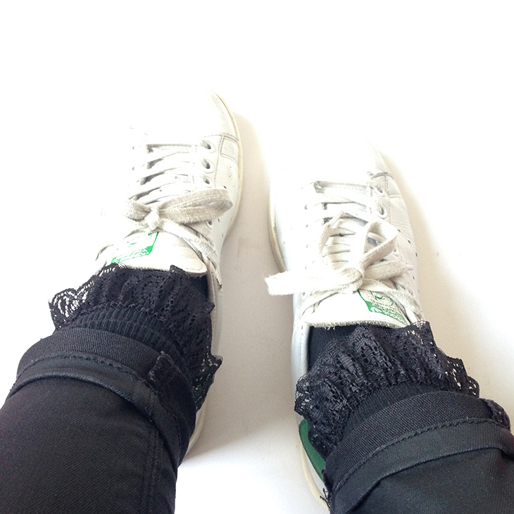 7_chaussettes_volants_dentelle_boohoo_stan_smith_adidas