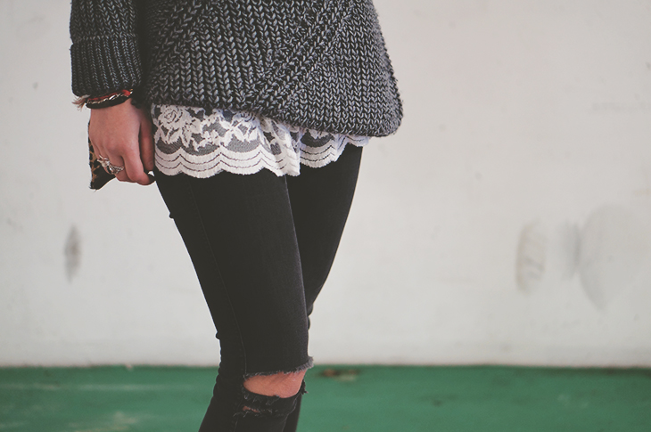 10_look_blog_mode_pull_eleven_paris_tunique_robe_dentelle_sac_mohekann_boots_jonak