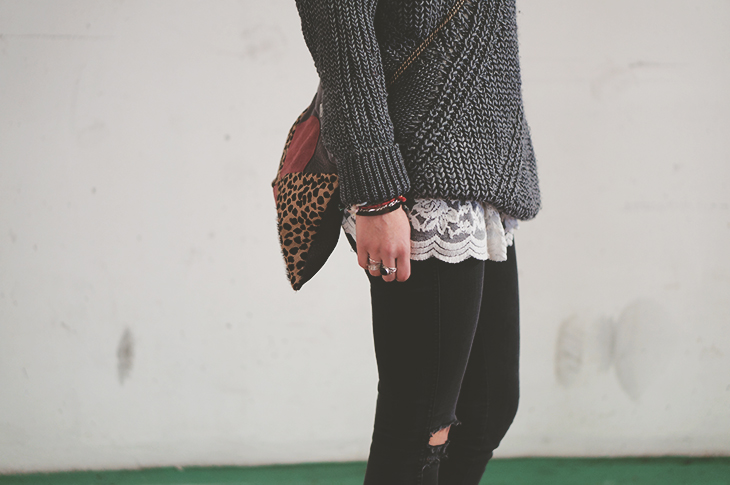 12_look_blog_mode_pull_eleven_paris_tunique_robe_dentelle_sac_mohekann_boots_jonak