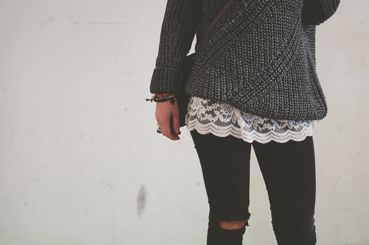 3_look_blog_mode_pull_eleven_paris_tunique_robe_dentelle_sac_mohekann_boots_jonak