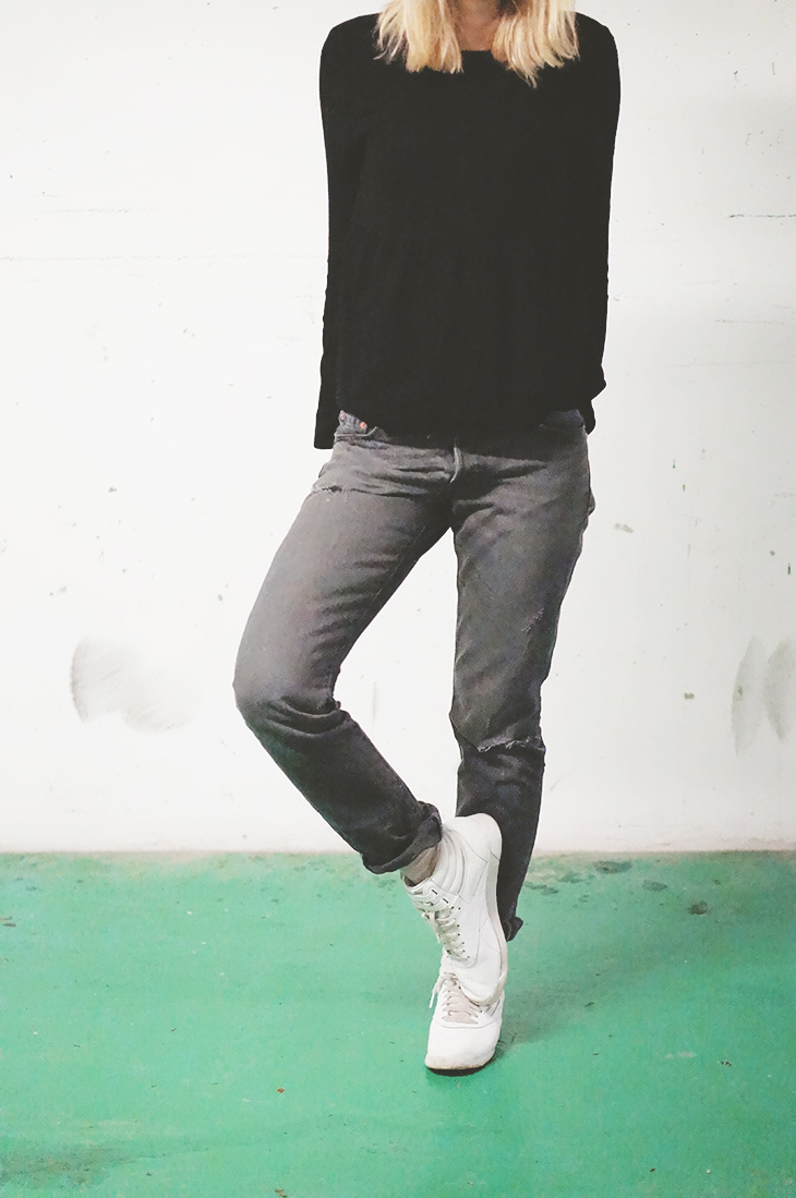 5_look_blog_mode_jean_501_levis_gris_blouse_peplum_zara_basket_freestyle_reebok