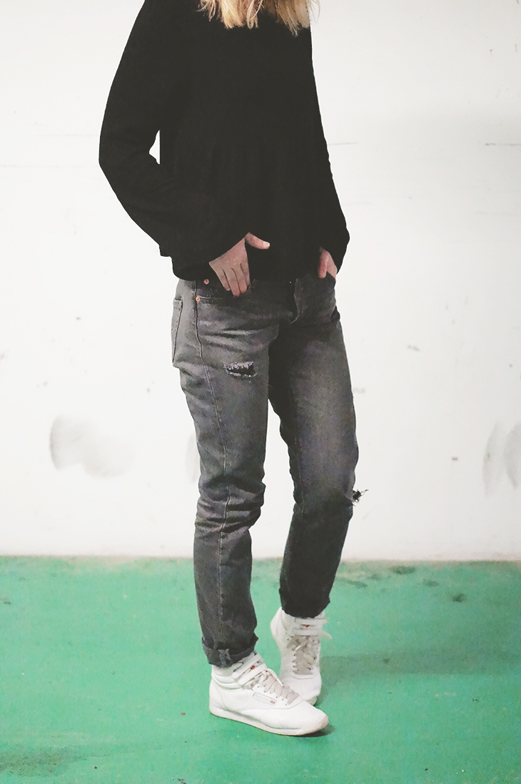 8_look_blog_mode_jean_501_levis_gris_blouse_peplum_zara_basket_freestyle_reebok