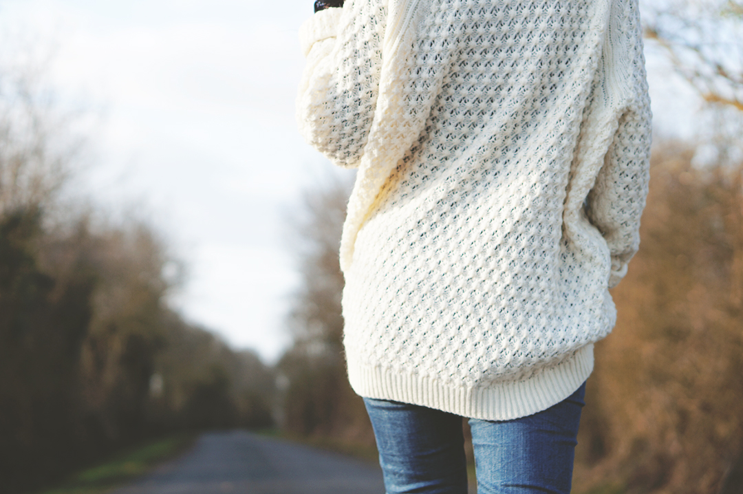 4_look_blog_mode_pull_hm_dentelle_noir_zara_slim_levis_baskets_top_ten_adidas_zebre