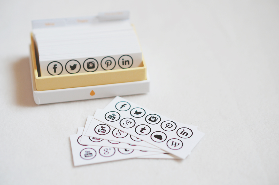 3_cartes_visites_autocollants_moo