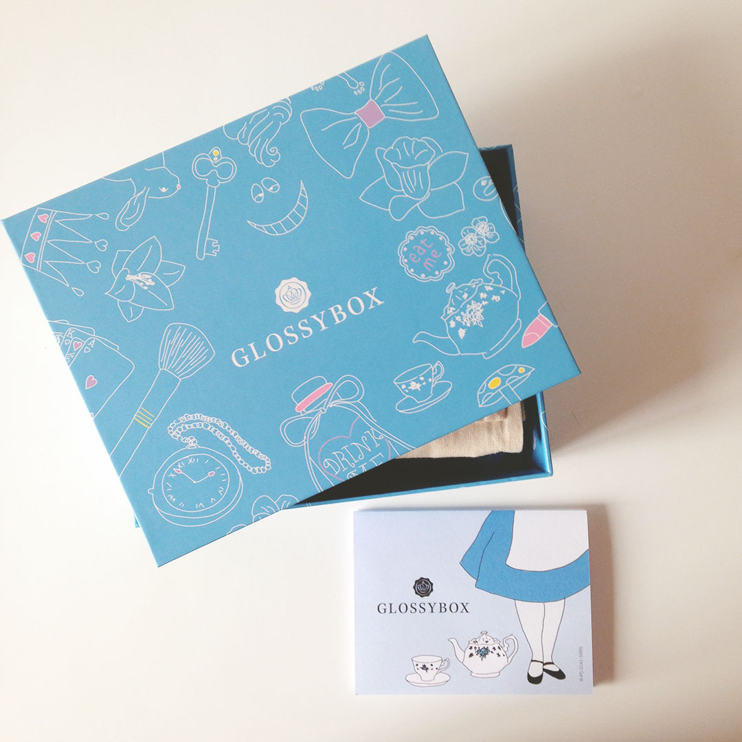 6_glossy_box_avril_2015_alice_aux_pays_des_merveilles