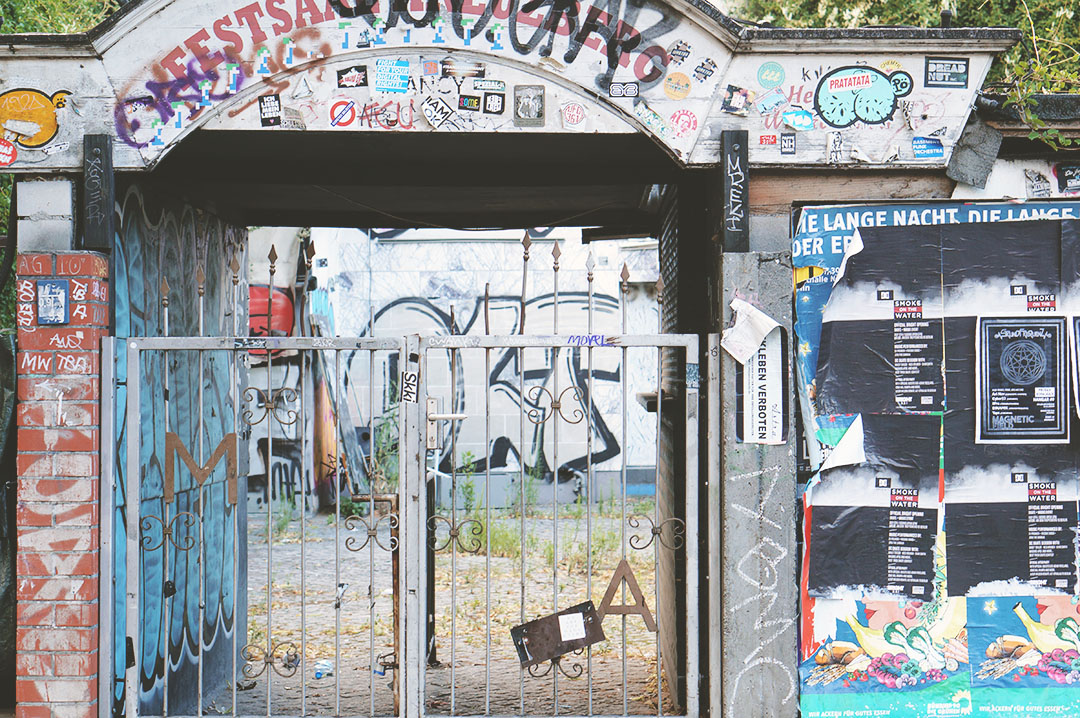 16_blog_mode_lifestyle_voyahe_berlin_street_art_mur