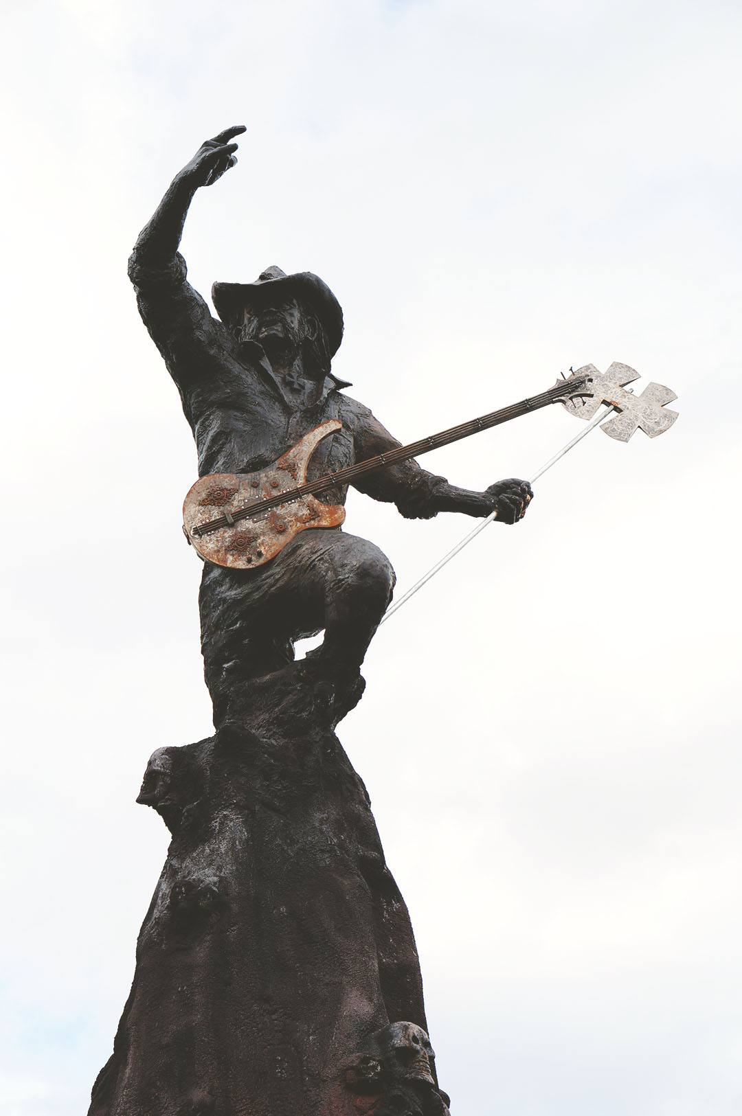 3_hellfest_2016_statue_memorial_lemmy